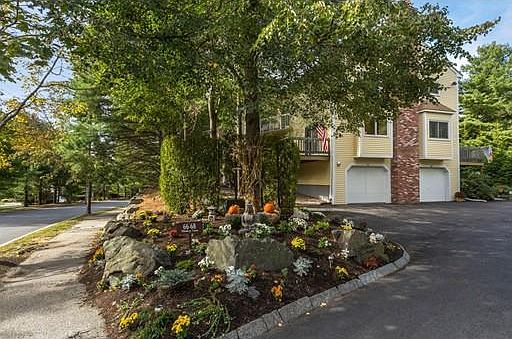 3rd image of 68 Whalers Ln