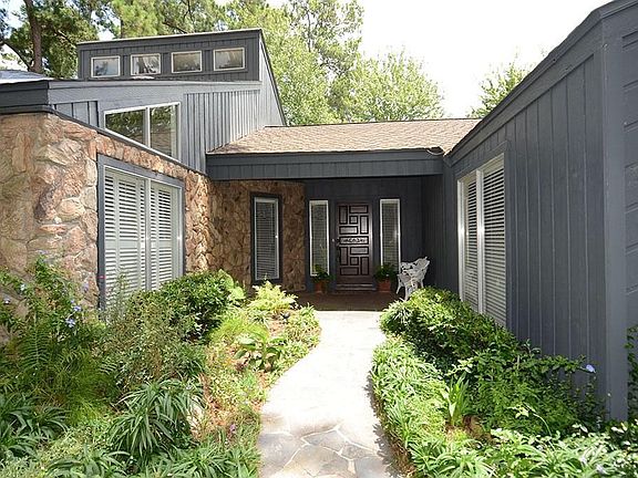 2nd image of 2210 Seven Oaks Dr