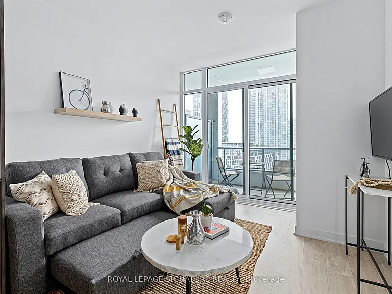 576 Front St W #806E — Photo 8