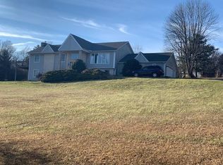 60 Woody Knoll Dr, Thornville, OH 43076