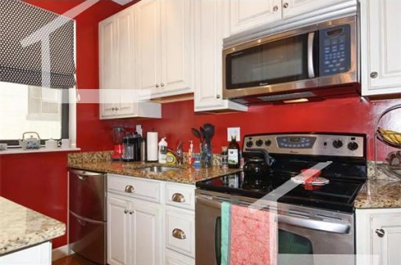 Nicely renovated 2 bed in Brighton. — Photo 2