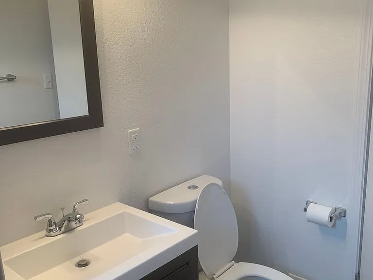 902 Munley Dr — Photo 7