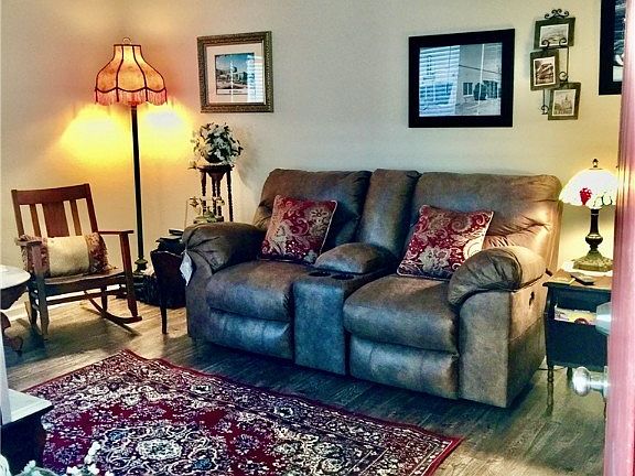 3rd image of 2411 De Lee St APT 20