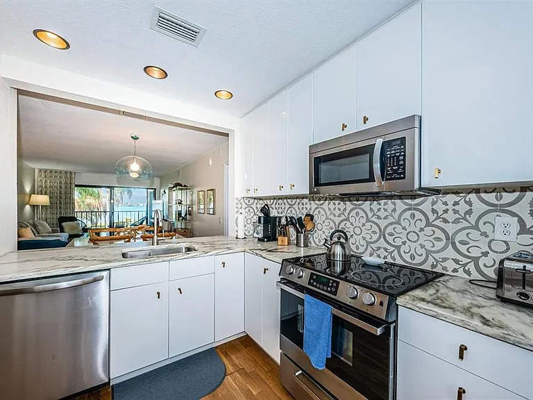 6295 Bahia Del Mar Cir #216 — Photo 5