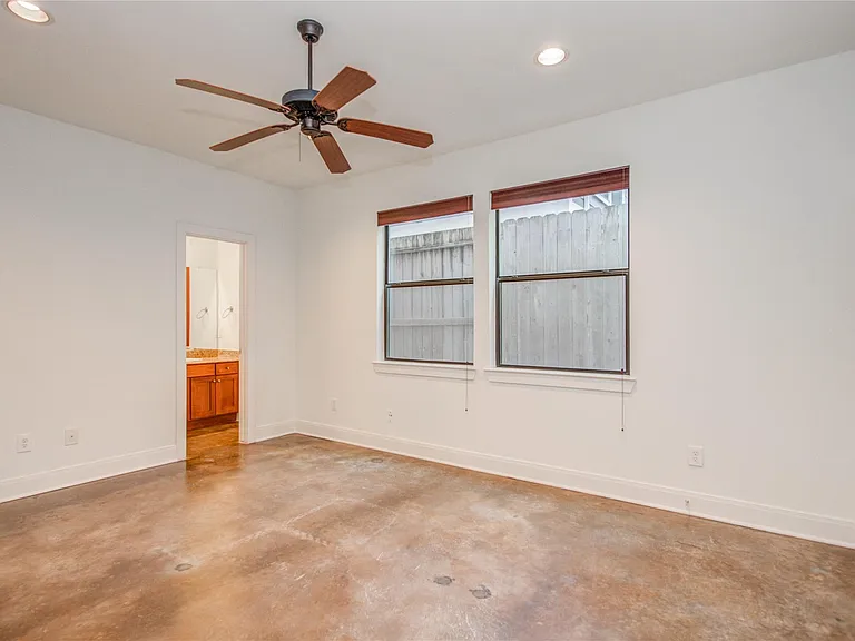 2414 Charleston St #B — Photo 6
