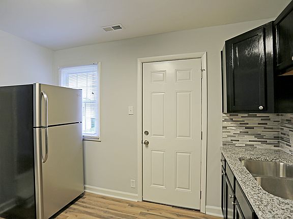 3rd image of 912 James Dr