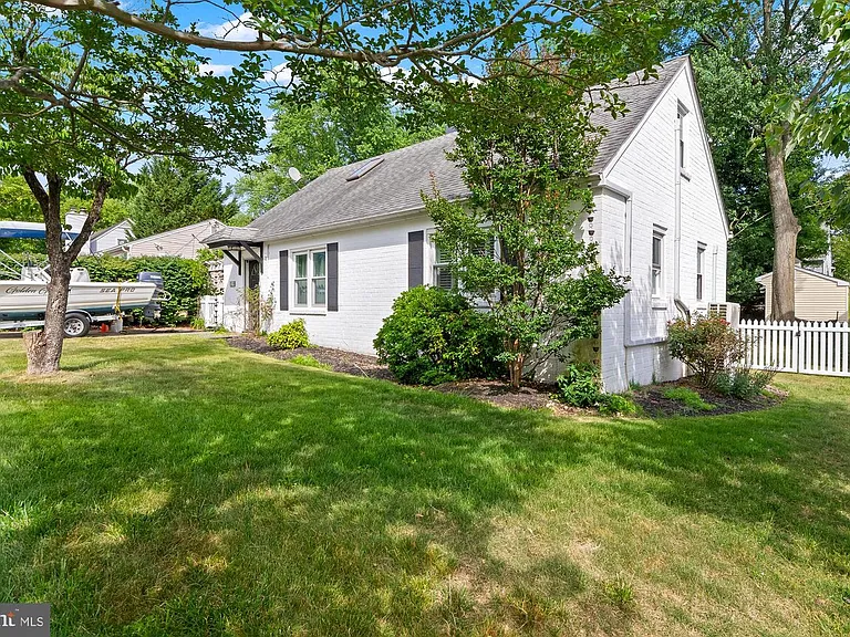 214 Sumner Rd — Photo 35