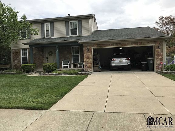 2nd image of 1108 W Lemont Ct
