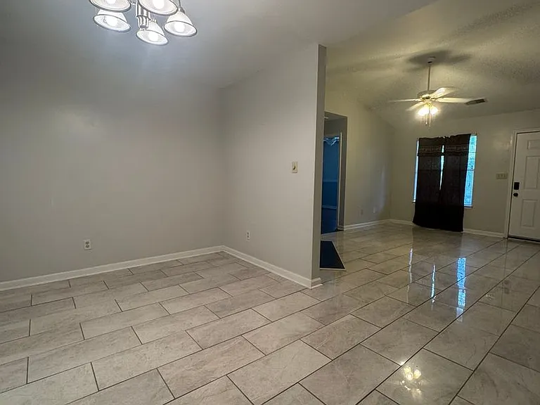 95 Hampton Oaks Dr — Photo 4