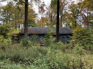 110 Woodchuck Ln, Gouldsboro, PA 18424