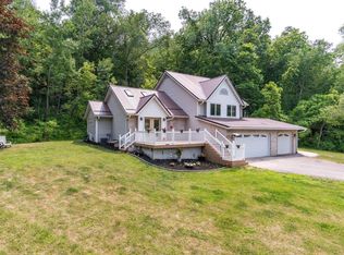 46711 Waas Valley Dr, La Crescent, MN 55947