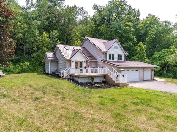 46711 Waas Valley Dr, La Crescent, MN 55947