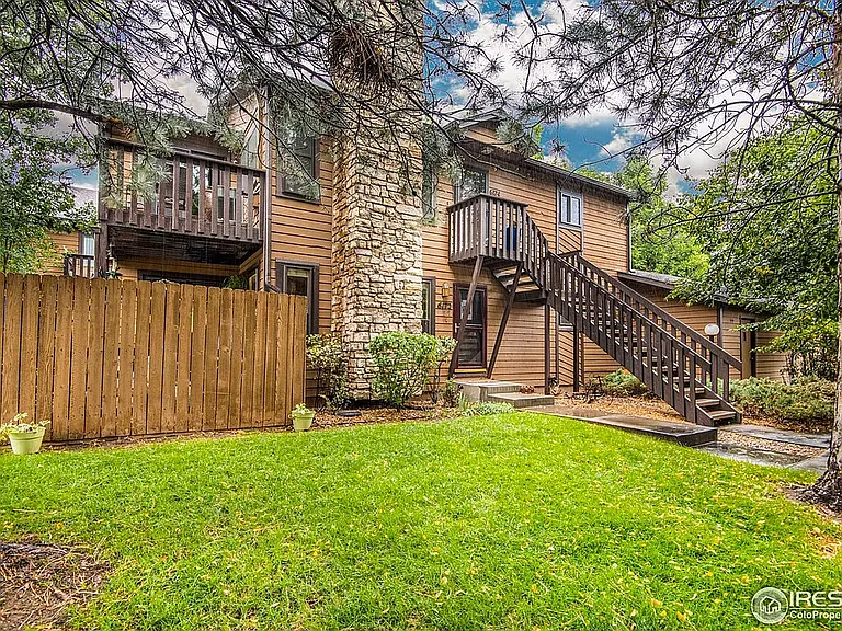 6174 Willow Ln — Photo 1