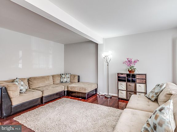 5th image of 205 Shirley Sq SE