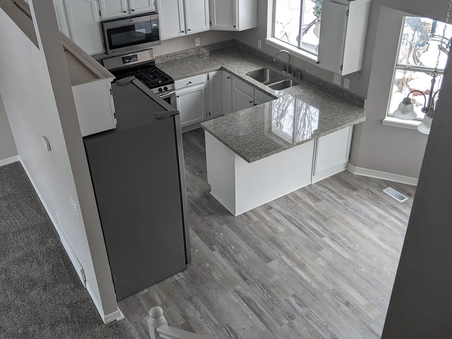 4 bed, 2.5 bath, 2386 sqft, $3,150 — Photo 2