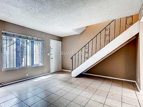 4th image of 6039 Bromley Ave #6039
