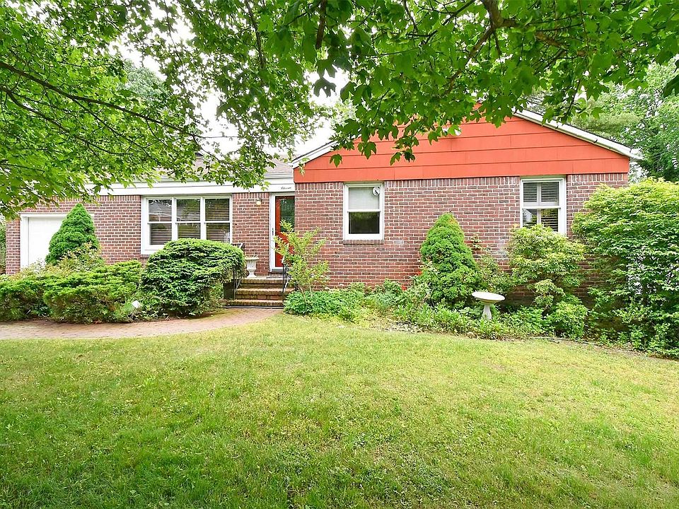 1st image of 11 Selden Dr
