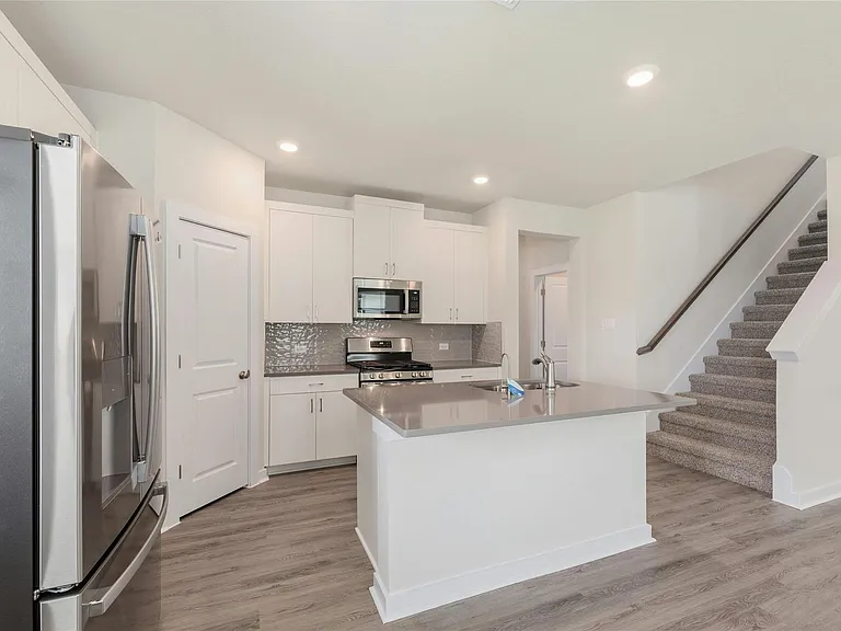 512 Clearlake Dr — Photo 9