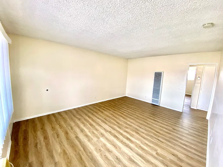 12644 York Ave #E — Photo 5