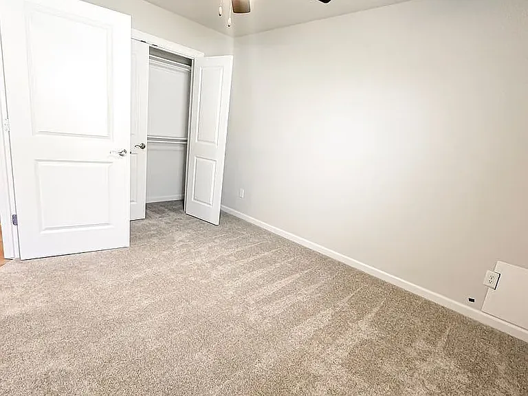 430 Willow Dr — Photo 8