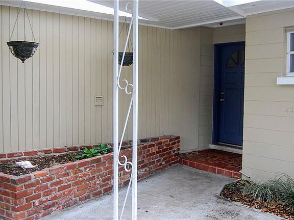 3rd image of 208 Sylvia Cir