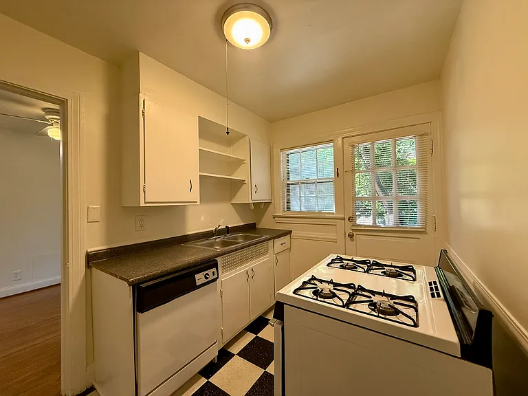 2466 Grinstead Dr — Photo 22