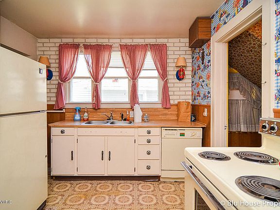 4th image of 675 Garfield Ave NW