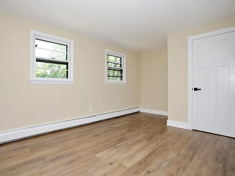 415 Goffle Rd — Photo 27