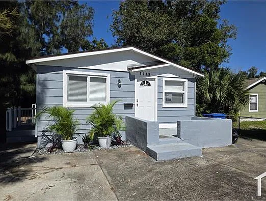 3 bed, 1046 sqft, $2,400 — Photo 1