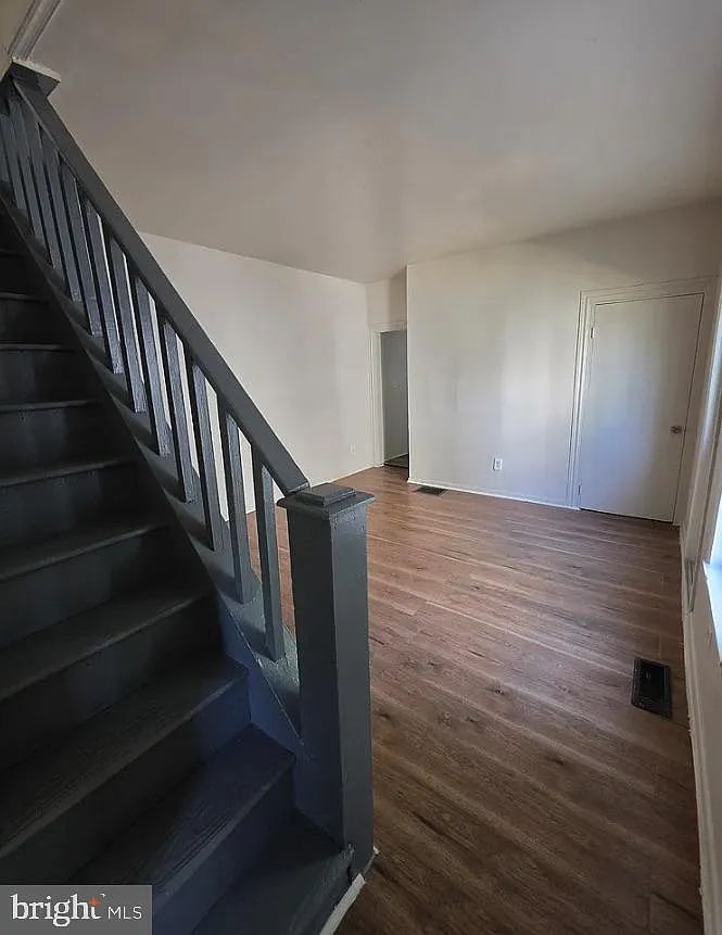 3 bed, 1.0 bath, 1796 sqft, $1,995 — Photo 2