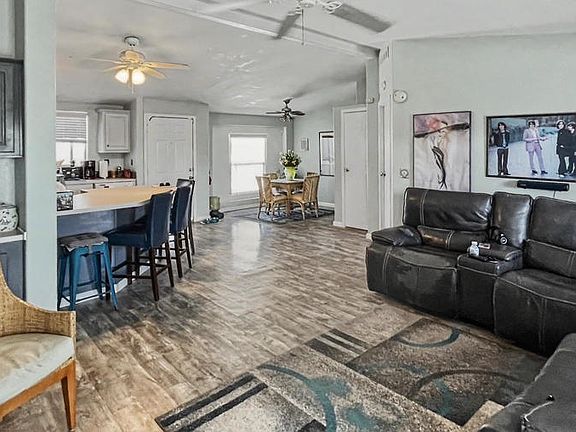 4th image of 1023 S Marina Dr