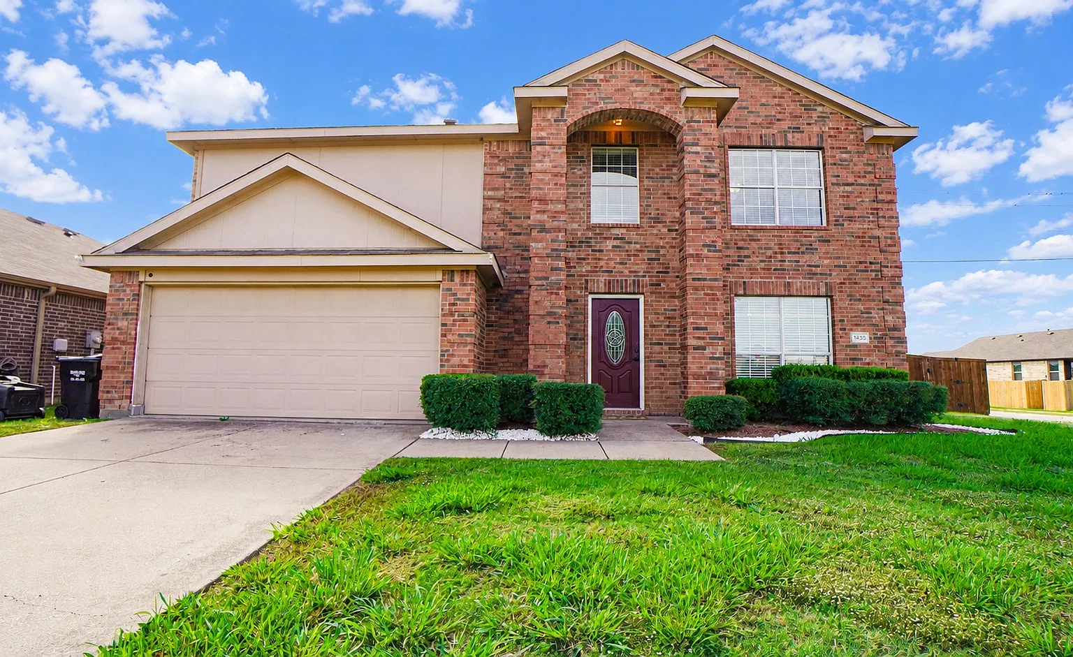 3 bed, 2580 sqft, $2,100 — Photo 1