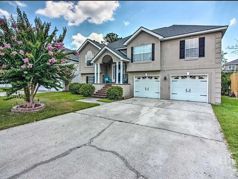 Teakwood Dr — Photo 1