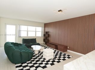 401 Golden Isles Dr APT 701, Hallandale, FL 33009