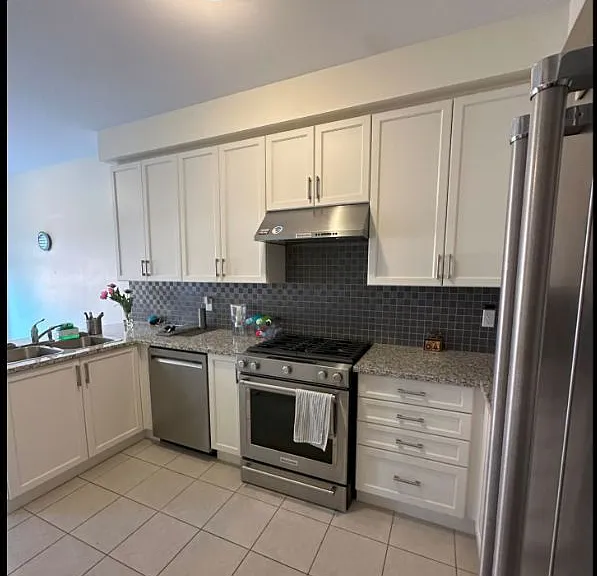 609 Bessborough Dr — Photo 6