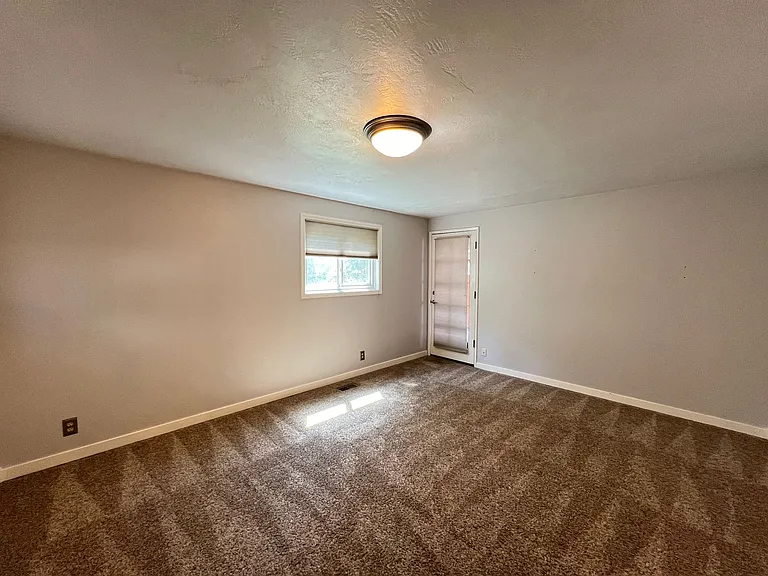 1796 Happy Ln — Photo 37
