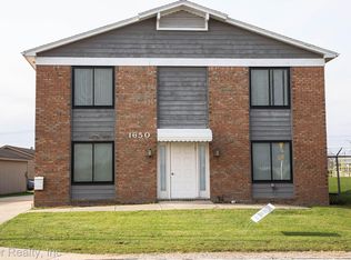 1650 River Rd, Marysville, MI 48040