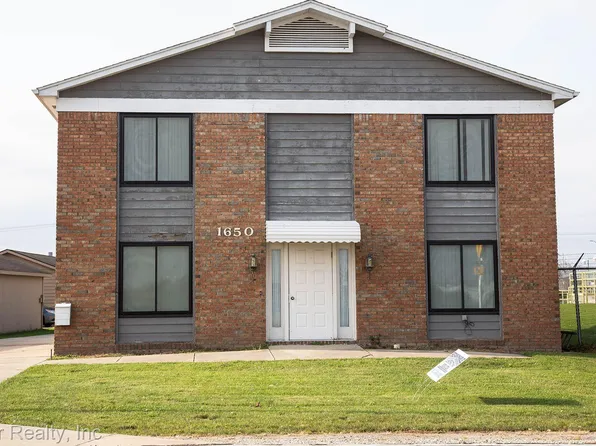 1650 River Rd, Marysville, MI 48040