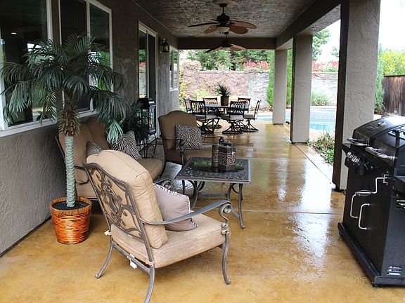 4th image of 1301 Retreat Way