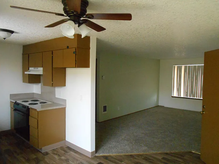 1001 NE 25th Ave #7 — Photo 5