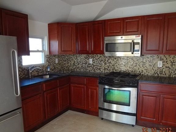4th image of 11601 Farmers Blvd