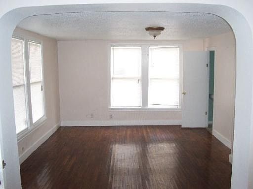 3rd image of 434 W VERNE ST