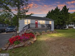 562 6th St, Pasadena, MD 21122
