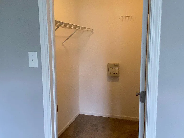 5636 N Plymouth Ct — Photo 16