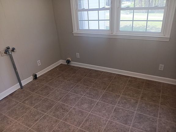 5th image of 350 Roberson Rd