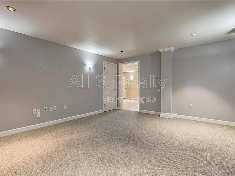 2540 Alvecot Cir — Photo 22
