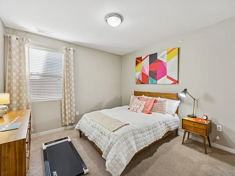 AMP Luxury Apartments — Photo 14
