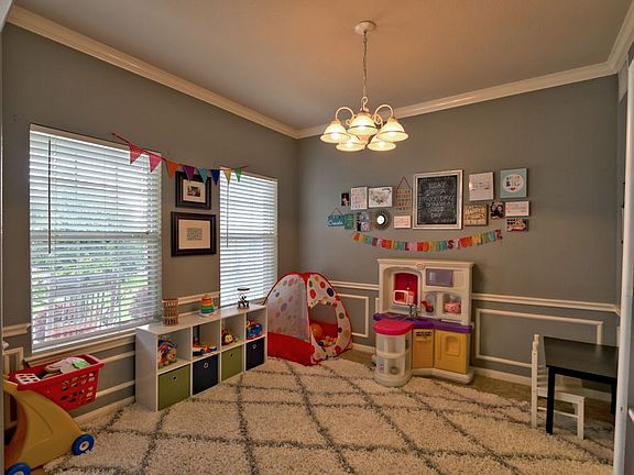 4th image of 2126 Gladstone Pl