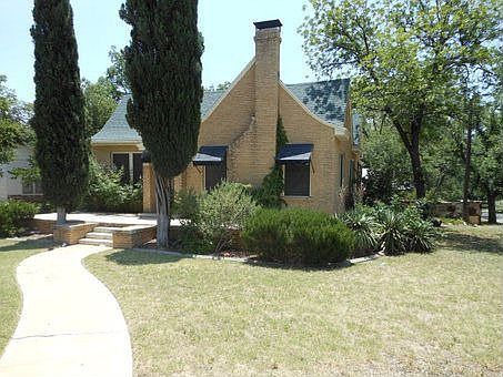 2nd image of 1221 Live Oak St