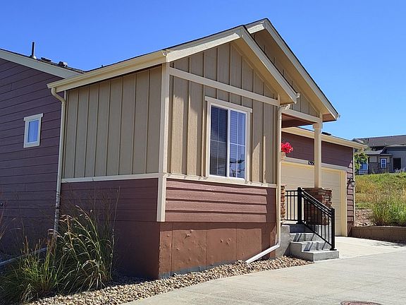 Tremendous Villa in Skyestone for rent 11-1-2023. Neighbors only on the sides which is rare for a Villa (patio home).